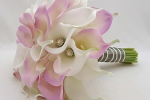 white_lilies_wedding_bouquet_real_touch_calla_lily_wedding_bouquet_white_lavender_bridal